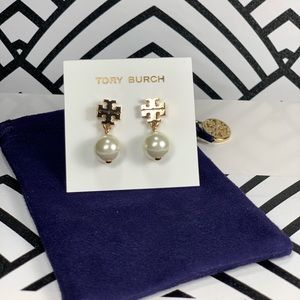 Logo Pearl Drop Earring in Ivory/Gold